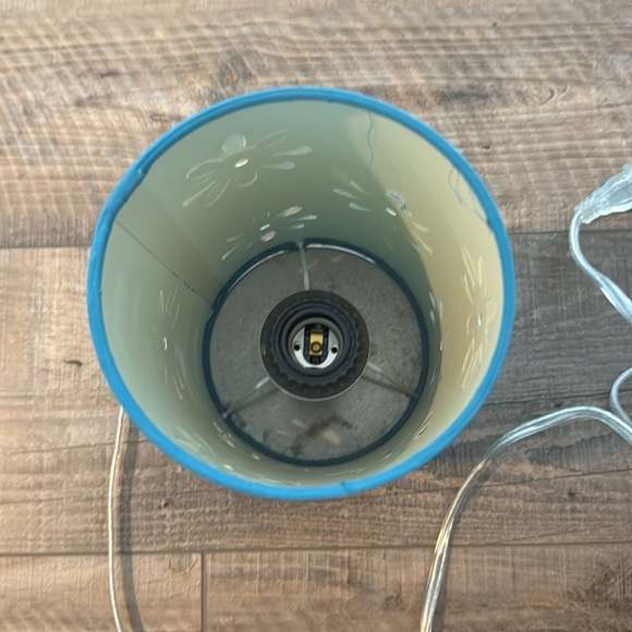 Small Blue Flower Lamp Great Condition - Picture 3 of 5